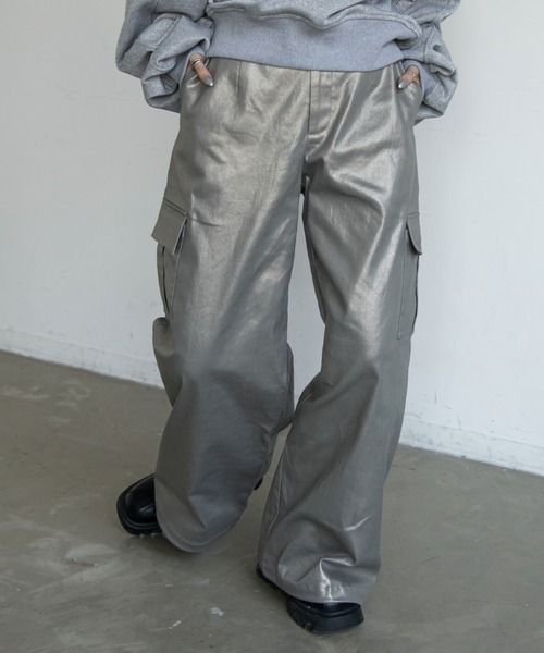 VACANCY(ヴァカンシー)の「メタリックカーゴパンツ(カーゴパンツ・レディース・ゴールド/ブラック・SMALL/MEDIUM/LARGE)」の6枚目の写真
