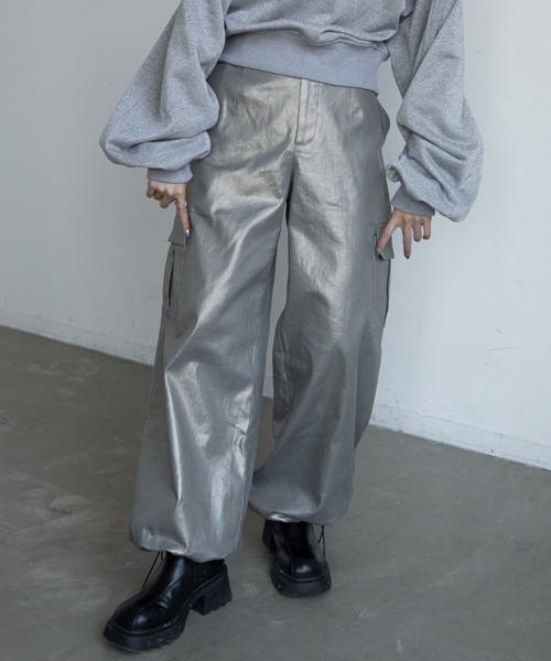 VACANCY(ヴァカンシー)の「メタリックカーゴパンツ(カーゴパンツ・レディース・ゴールド/ブラック・SMALL/MEDIUM/LARGE)」の17枚目の写真