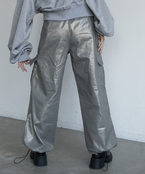 VACANCY(ヴァカンシー)の「メタリックカーゴパンツ(カーゴパンツ・レディース・ゴールド/ブラック・SMALL/MEDIUM/LARGE)」の12枚目の写真