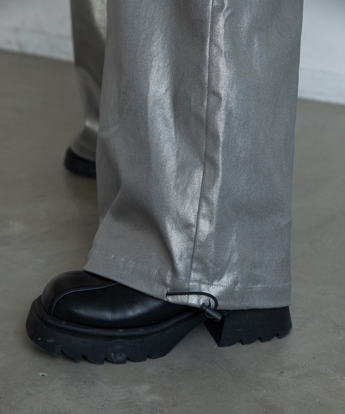 VACANCY(ヴァカンシー)の「メタリックカーゴパンツ(カーゴパンツ・レディース・ゴールド/ブラック・SMALL/MEDIUM/LARGE)」の3枚目の写真
