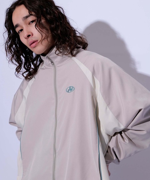 re_k by JUNRED（レクバイジュンレッド）の「re_k by JUNRED / バイカラーウーブントラックジャケット（ナイロンジャケット・メンズ・ベージュ系その他/チャコールグレー/ブラック・S/M/L）」の3枚目の写真