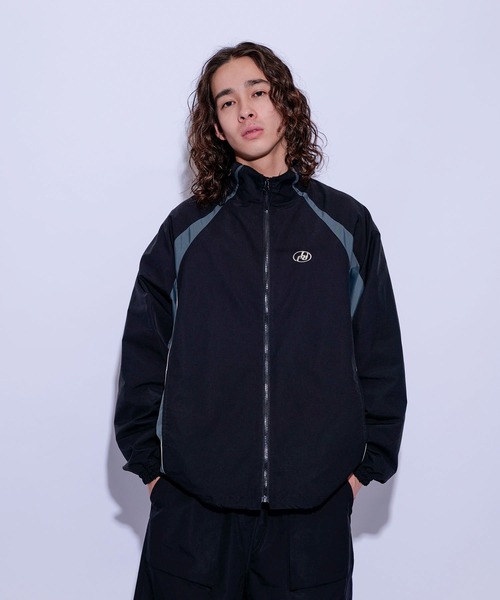 re_k by JUNRED（レクバイジュンレッド）の「re_k by JUNRED / バイカラーウーブントラックジャケット（ナイロンジャケット・メンズ・ベージュ系その他/チャコールグレー/ブラック・S/M/L）」の4枚目の写真