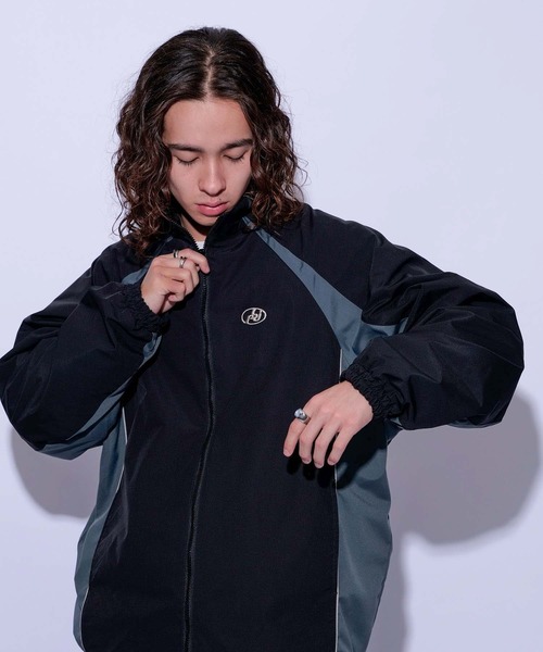 re_k by JUNRED（レクバイジュンレッド）の「re_k by JUNRED / バイカラーウーブントラックジャケット（ナイロンジャケット・メンズ・ベージュ系その他/チャコールグレー/ブラック・S/M/L）」の6枚目の写真