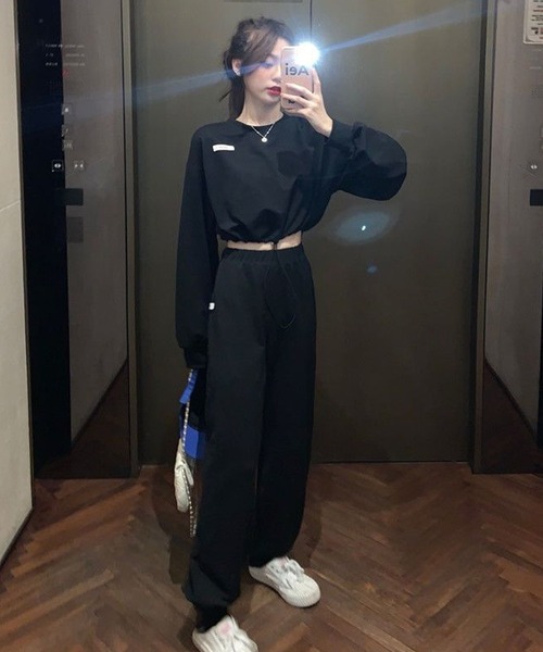 SHEPP（シープ）の「【セットアップ】ショート丈トップス ジョガーパンツ ルームウェア（スウェット・レディース・ブラック/グレー・M/XL）」の4枚目の写真