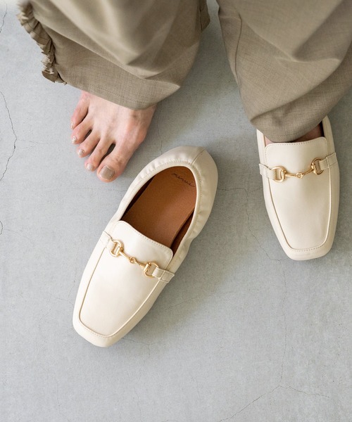 menue（メヌエ）の「freely(フリーリー) 幅広4E ローファー - 晴雨兼用 -（ローファー・レディース・ブラック/アイボリー/ブラック系その他/ダークベージュ・22.0cm/22.5cm/23.0cm/23.5cm/24.0cm/24.5cm/25.0cm/25.5cm/26.0cm）」の5枚目の写真