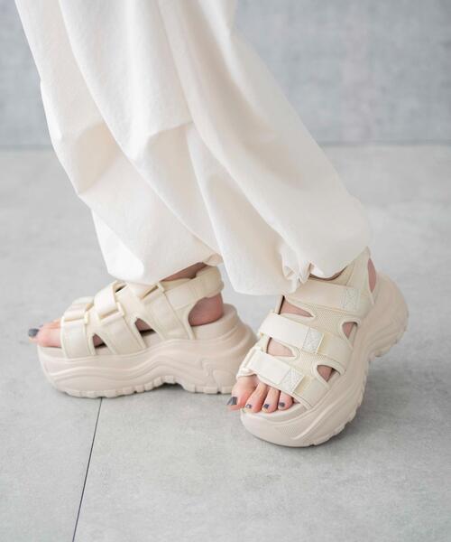 WEGO（ウィゴー）の「WEGO/ボリュームソールスポーツサンダル（サンダル・レディース・ブラック/ホワイト/ベージュ・LARGE/MEDIUM）」の4枚目の写真