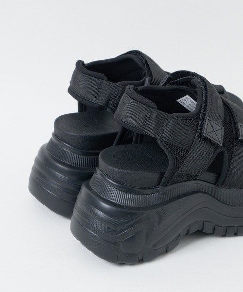 WEGO（ウィゴー）の「WEGO/ボリュームソールスポーツサンダル（サンダル・レディース・ブラック/ホワイト/ベージュ・LARGE/MEDIUM）」の17枚目の写真