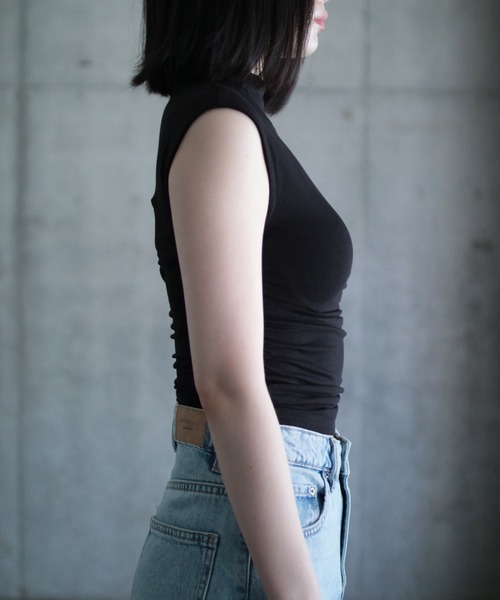 gina tricot（ジーナトリコ）の「Soft touch funnel neck top（Tシャツ/カットソー・レディース・ブラック/ダークグレー・S/M）」の8枚目の写真