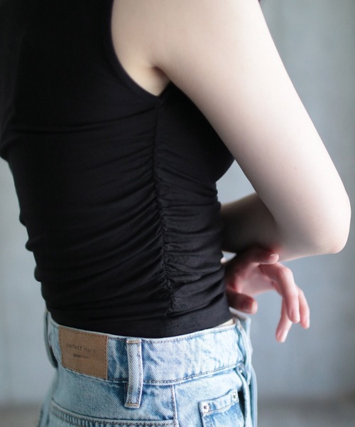 gina tricot（ジーナトリコ）の「Soft touch funnel neck top（Tシャツ/カットソー・レディース・ブラック/ダークグレー・S/M）」の9枚目の写真