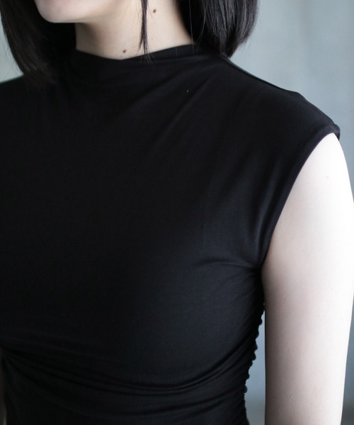 gina tricot（ジーナトリコ）の「Soft touch funnel neck top（Tシャツ/カットソー・レディース・ブラック/ダークグレー・S/M）」の10枚目の写真