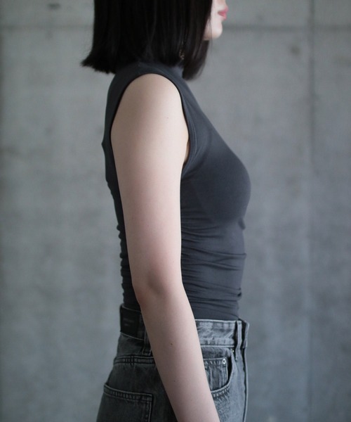 gina tricot（ジーナトリコ）の「Soft touch funnel neck top（Tシャツ/カットソー・レディース・ブラック/ダークグレー・S/M）」の11枚目の写真