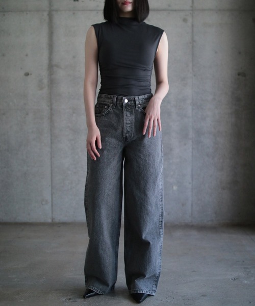 gina tricot（ジーナトリコ）の「Soft touch funnel neck top（Tシャツ/カットソー・レディース・ブラック/ダークグレー・S/M）」の4枚目の写真
