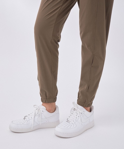 NERGY（ナージー）の「【接触冷感】Airストレッチパンツ（その他パンツ・レディース・ライトグレー/ダークブラウン/ブラック・M/S）」の11枚目の写真