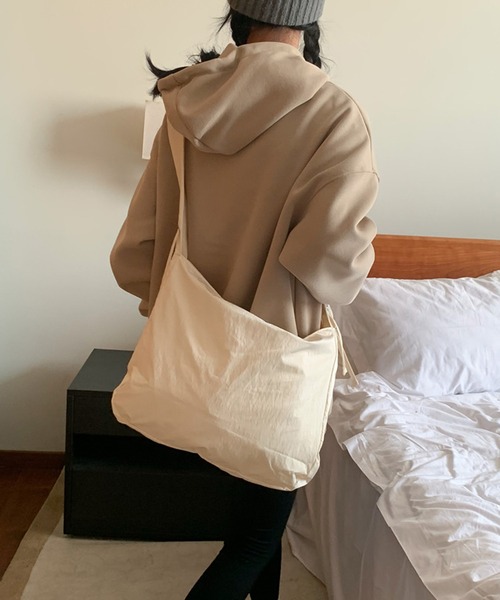 HALEY PESCA(ヘーリーペスカ)の「HALEY PESCA/【大容量】シャーリングリボンショルダーバッグ(ショルダーバッグ・レディース・オフホワイト/ブルー/ブラック/グリーン・FREE)」の7枚目の写真