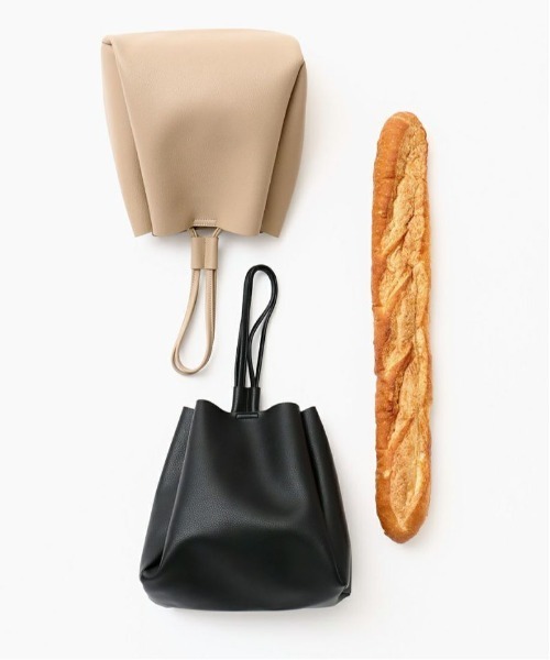 COUPE LE COEUR（クープルクール）の「エコレザードローストリングバッグ（ハンドバッグ・レディース・ブラック/ベージュ・FREE）」の3枚目の写真