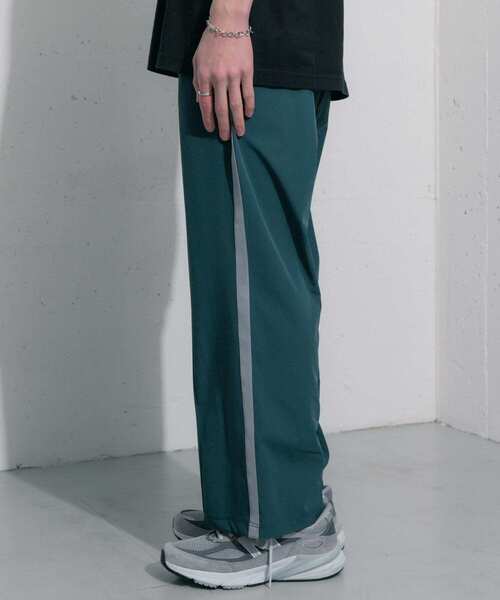 Uiscel(ユイセル)の「Uiscel 4wayストレッチサイドラインパンツ(その他パンツ・メンズ・ブラック/ブルー・MEDIUM/LARGE)」の14枚目の写真