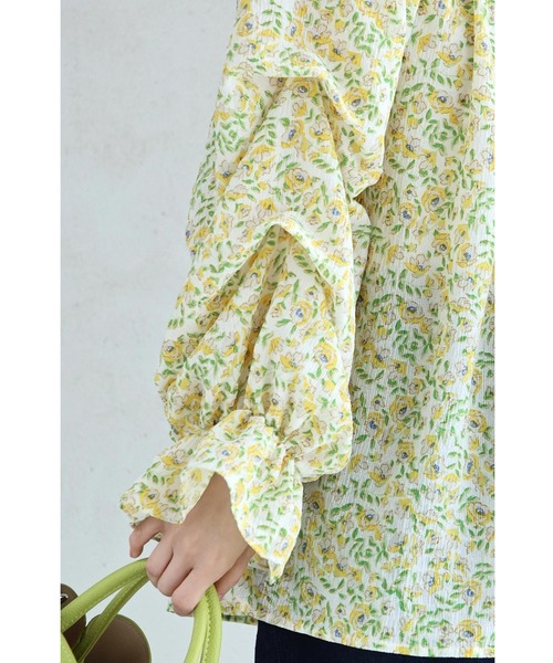 cawaii(カワイイ)の「オフショルダーにも。ふんわりタック袖の花柄ブラウストップス(シャツ/ブラウス・レディース・イエロー・FREE)」の4枚目の写真