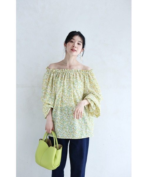 cawaii(カワイイ)の「オフショルダーにも。ふんわりタック袖の花柄ブラウストップス(シャツ/ブラウス・レディース・イエロー・FREE)」の5枚目の写真