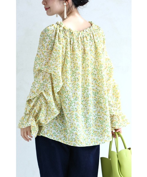 cawaii(カワイイ)の「オフショルダーにも。ふんわりタック袖の花柄ブラウストップス(シャツ/ブラウス・レディース・イエロー・FREE)」の9枚目の写真