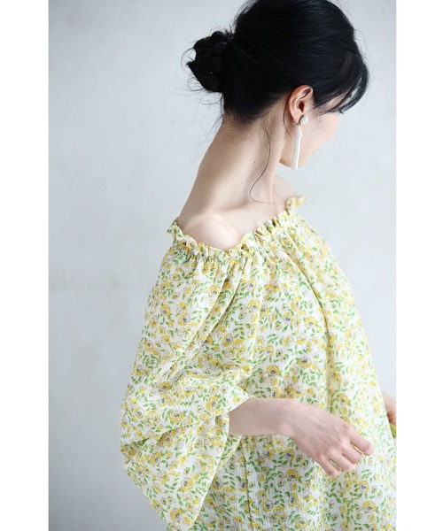 cawaii(カワイイ)の「オフショルダーにも。ふんわりタック袖の花柄ブラウストップス(シャツ/ブラウス・レディース・イエロー・FREE)」の15枚目の写真