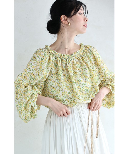 cawaii(カワイイ)の「オフショルダーにも。ふんわりタック袖の花柄ブラウストップス(シャツ/ブラウス・レディース・イエロー・FREE)」の20枚目の写真
