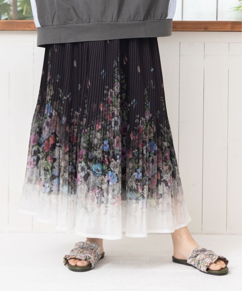 iS ScoLar（イズスカラー）の「542206：花蝶柄シフォン 楊柳プリーツ