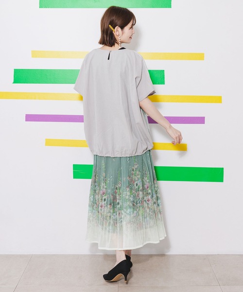 iS ScoLar（イズスカラー）の「542206：花蝶柄シフォン 楊柳プリーツ