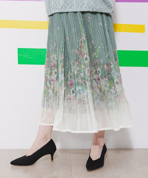 iS ScoLar（イズスカラー）の「542206：花蝶柄シフォン 楊柳プリーツ