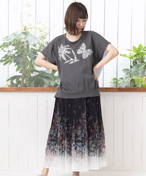 iS ScoLar（イズスカラー）の「542206：花蝶柄シフォン 楊柳プリーツ