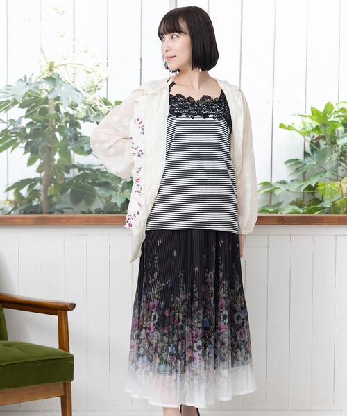 iS ScoLar（イズスカラー）の「542206：花蝶柄シフォン 楊柳プリーツ