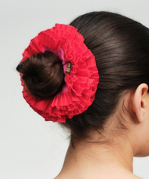 GOOD SQUISH（グッドスクイッシュ）の「【GOOD SQUISH】COWBOY プリーツフリルトーンシュシュ ギフト プレゼント（シュシュ・レディース・オフホワイト/ブラック/レッド・FREE）」の12枚目の写真