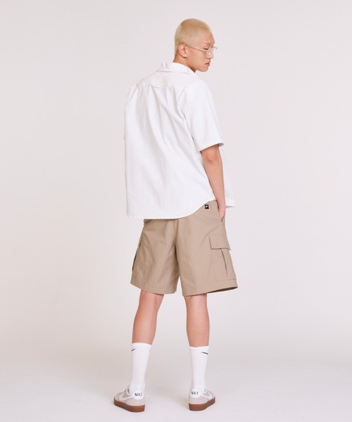 NIKE(ナイキ)の「ナイキ ライフ メンズ ショートスリーブ シアサッカー ボタンダウン シャツ / Nike Life Men's Short-Sleeve Seersucker Button-Down Shirt <XS-2XL 展開>(Tシャツ/カットソー・メンズ・クリーム/オリーブ系/カーキ・S/M/L/2XL/XL/XS)」の11枚目の写真