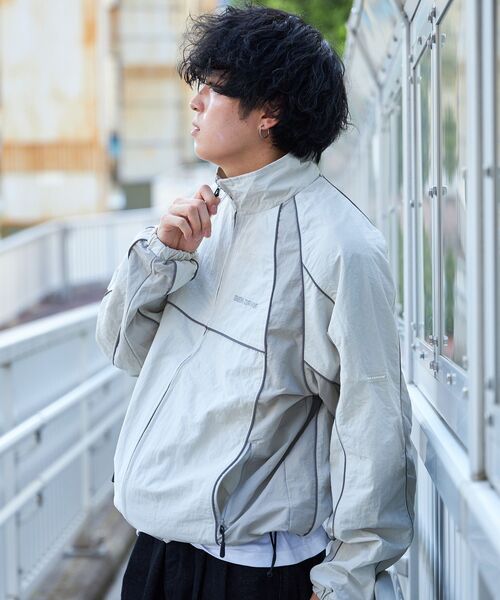 BEN DAVIS(ベンデイビス)の「【BEN DAVIS(ベンデイビス)】PIPING NYLON JACKET / ドローコード パイピング 刺繍 オーバーサイズ ナイロン(その他アウター・メンズ・ブラック/アイボリー/ブルーグレー・MEDIUM/LARGE/X-LARGE)」の15枚目の写真