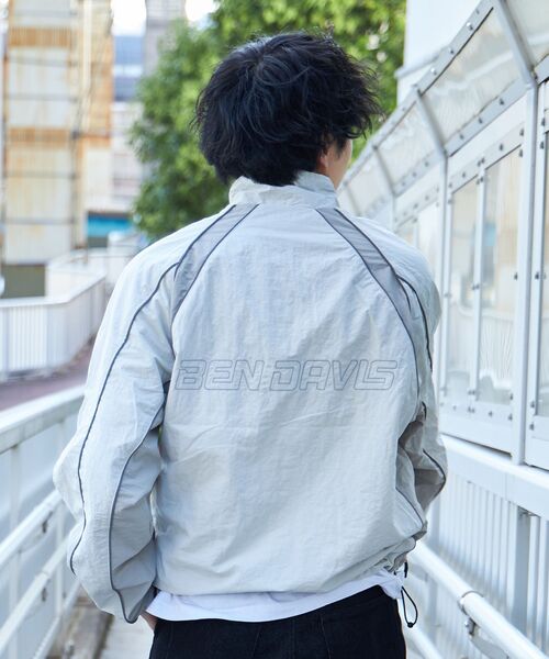BEN DAVIS(ベンデイビス)の「【BEN DAVIS(ベンデイビス)】PIPING NYLON JACKET / ドローコード パイピング 刺繍 オーバーサイズ ナイロン(その他アウター・メンズ・ブラック/アイボリー/ブルーグレー・MEDIUM/LARGE/X-LARGE)」の16枚目の写真