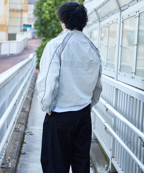 BEN DAVIS(ベンデイビス)の「【BEN DAVIS(ベンデイビス)】PIPING NYLON JACKET / ドローコード パイピング 刺繍 オーバーサイズ ナイロン(その他アウター・メンズ・ブラック/アイボリー/ブルーグレー・MEDIUM/LARGE/X-LARGE)」の17枚目の写真