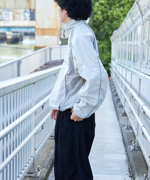 BEN DAVIS(ベンデイビス)の「【BEN DAVIS(ベンデイビス)】PIPING NYLON JACKET / ドローコード パイピング 刺繍 オーバーサイズ ナイロン(その他アウター・メンズ・ブラック/アイボリー/ブルーグレー・MEDIUM/LARGE/X-LARGE)」の18枚目の写真