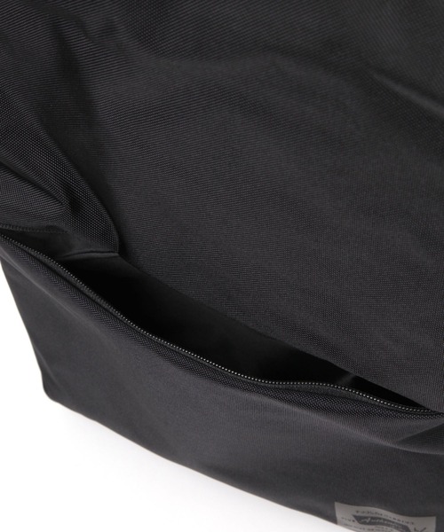 niko and...（ニコアンド）の「アソートスクエアデイバッグ（バックパック/リュック・メンズ・ブラック/その他1・FREE）」の4枚目の写真