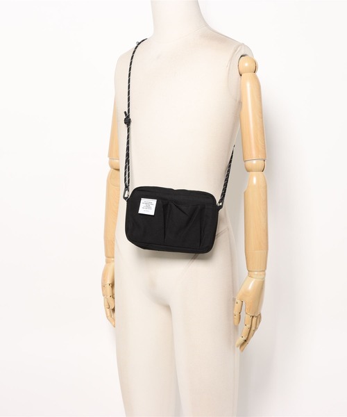 Inner Carrying(インナーキャリング)の「インナーキャリングS 2点セット(S/ショルダーストラップ コード)(ショルダーバッグ・レディース・ダークブルー/イエロー/ライトグレー/ピンク/スカイブルー系/レッド/ブラック・FREE)」の12枚目の写真