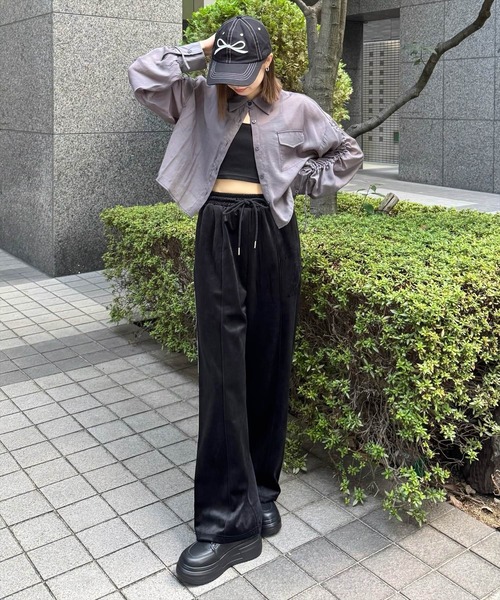 clear（クリア）の「≪再入荷≫袖シャーリングショートシャツ[オフィスカジュアル 着回し抜群 大人]（シャツ/ブラウス・レディース・アイボリー/グレー/チャコールグレー・F）」の22枚目の写真