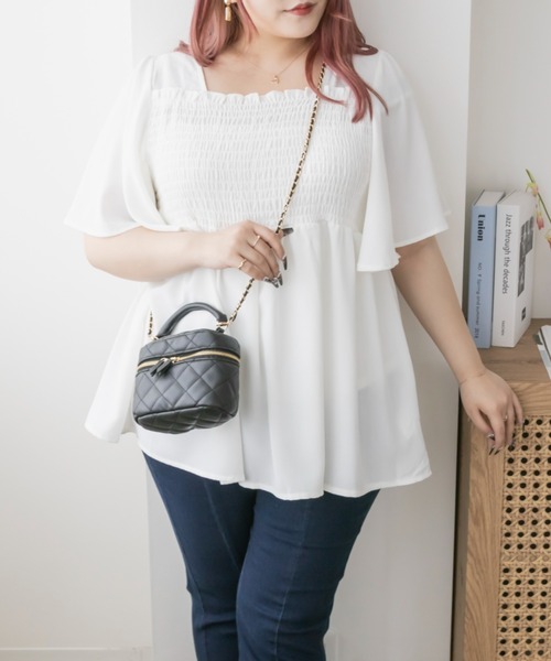 CLETTE(クレット)の「フレア袖シャーリングブラウス(シャツ/ブラウス・レディース・ブラック/オフホワイト/ピンク・LL/3L/4L)」の3枚目の写真