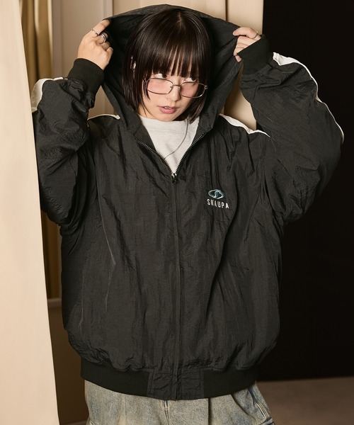 Snap club（スナップクラブ）の「【Snap club】ロゴ刺繍サイドラインナイロンフードトラックブルゾン（ブルゾン・レディース・ネイビー/ブラック/アイボリー/グレー・M/L）」の16枚目の写真