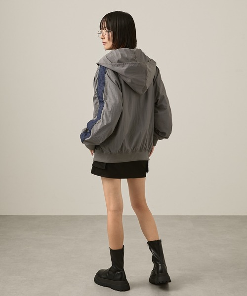 Snap club（スナップクラブ）の「【Snap club】ロゴ刺繍サイドラインナイロンフードトラックブルゾン（ブルゾン・レディース・ネイビー/ブラック/アイボリー/グレー・M/L）」の8枚目の写真