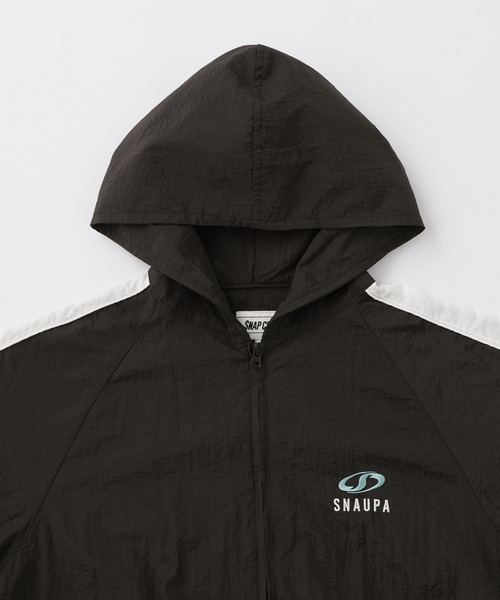 希少 snap on ナイロン パーカー 刺繍ロゴ 黒 中綿 ブルゾン Snap club（スナップクラブ）の「【Snap club】ロゴ刺繍サイドライン