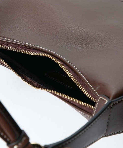 GANNI（ガニー）の「GANNI SWING Shoulder Bag ガニー スイング ショルダーバッグ（ハンドバッグ・レディース・ダークブラウン・FREE）」の7枚目の写真