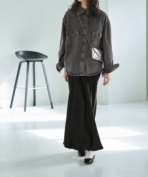 STYLE DELI（スタイルデリ）の「バイヤスサテンマーメイドスカート（スカート・レディース・イエローゴールド/ブラウン/ライトブルー/ブラック・MEDIUM/SMALL）」の5枚目の写真