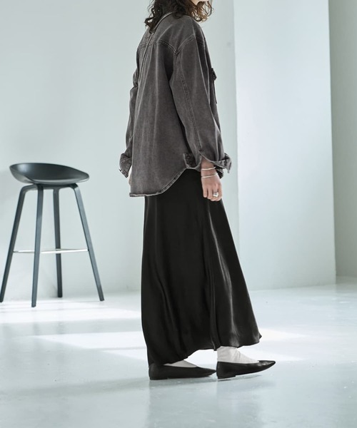 STYLE DELI（スタイルデリ）の「バイヤスサテンマーメイドスカート（スカート・レディース・イエローゴールド/ブラウン/ライトブルー/ブラック・MEDIUM/SMALL）」の6枚目の写真