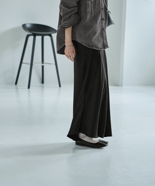 STYLE DELI（スタイルデリ）の「バイヤスサテンマーメイドスカート（スカート・レディース・イエローゴールド/ブラウン/ライトブルー/ブラック・MEDIUM/SMALL）」の7枚目の写真