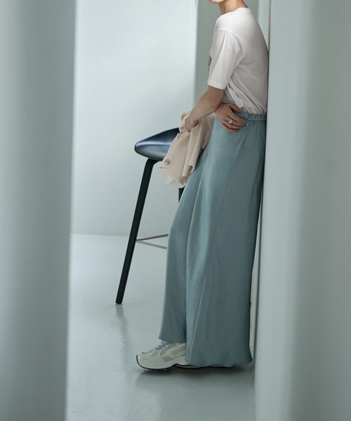 STYLE DELI（スタイルデリ）の「バイヤスサテンマーメイドスカート（スカート・レディース・イエローゴールド/ブラウン/ライトブルー/ブラック・MEDIUM/SMALL）」の11枚目の写真