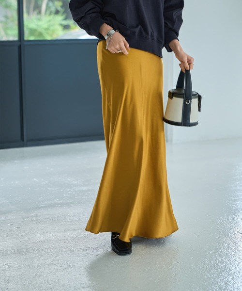 STYLE DELI（スタイルデリ）の「バイヤスサテンマーメイドスカート（スカート・レディース・イエローゴールド/ブラウン/ライトブルー/ブラック・MEDIUM/SMALL）」の13枚目の写真