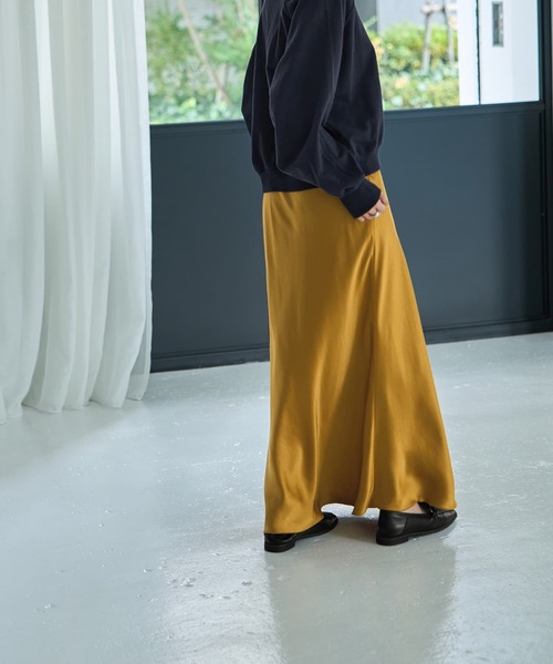 STYLE DELI（スタイルデリ）の「バイヤスサテンマーメイドスカート（スカート・レディース・イエローゴールド/ブラウン/ライトブルー/ブラック・MEDIUM/SMALL）」の15枚目の写真